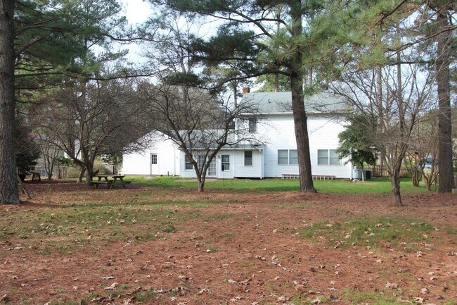Building Photo - Hayes 2 story Powhatan Chimney