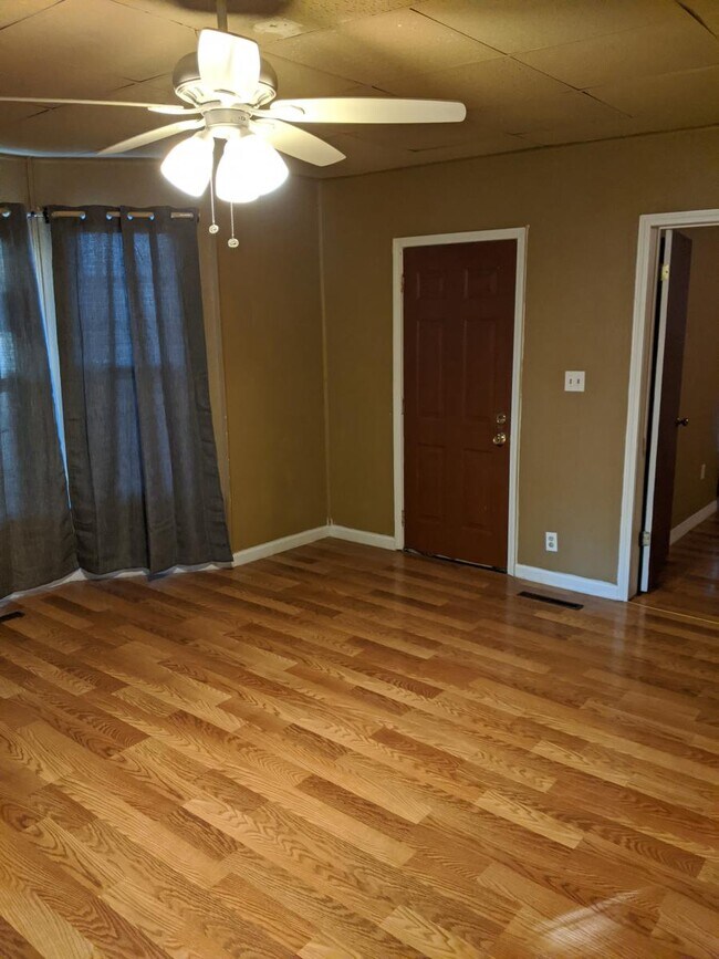 417 S Broadway St, Pittsburg, KS 66762 House Rental in Pittsburg, KS