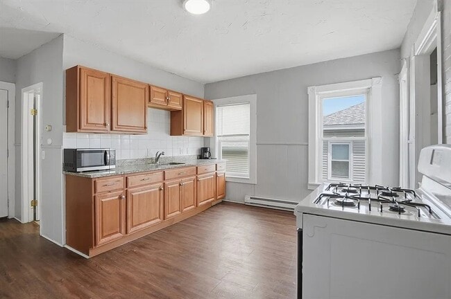 Building Photo - 31 Aetna St