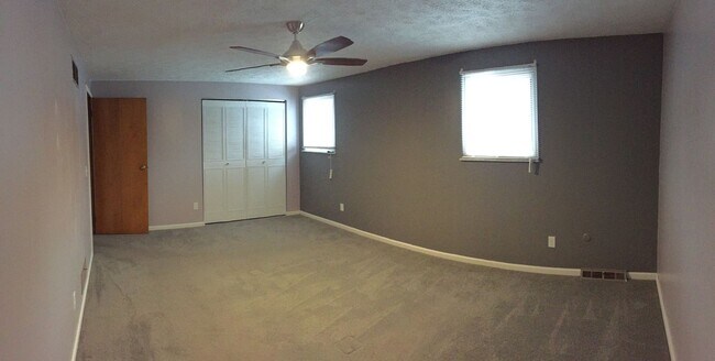 Building Photo - 3 Bedroom Shaler Townhouse