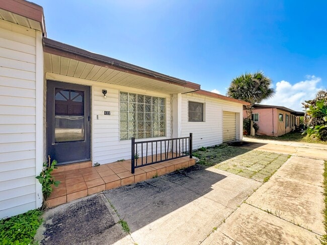 Building Photo - 122 Eden Ave