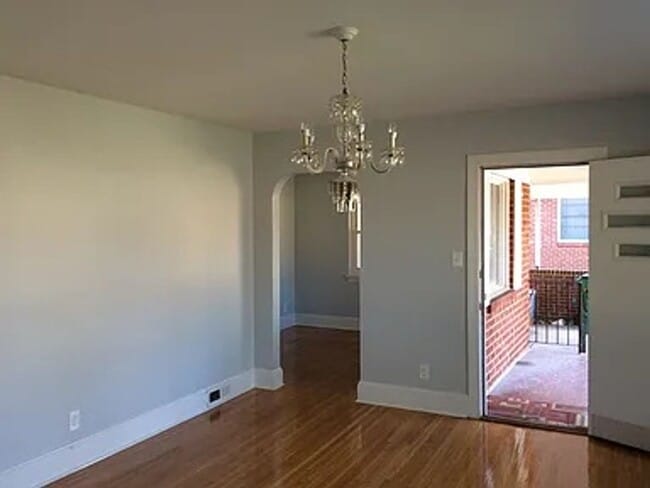 Foto del edificio - Adorable 3 bedroom 2 bath ranch style brick home is located in the sought-after historic McCrorey...