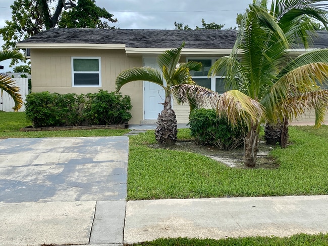 Building Photo - 2608 NW 65th Ave