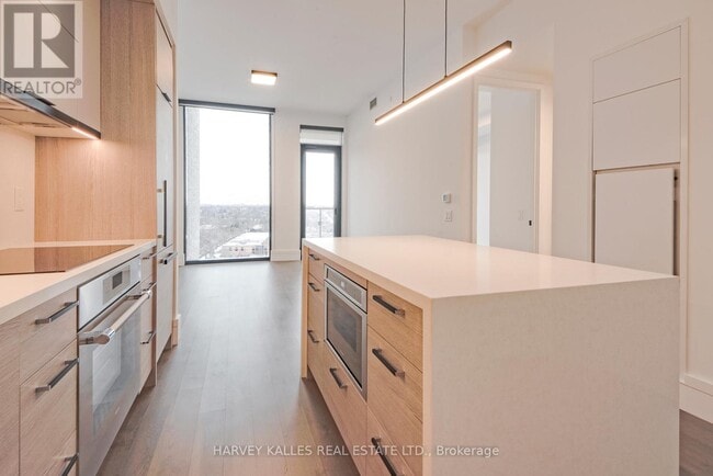 Building Photo - 215 Lonsdale Rd