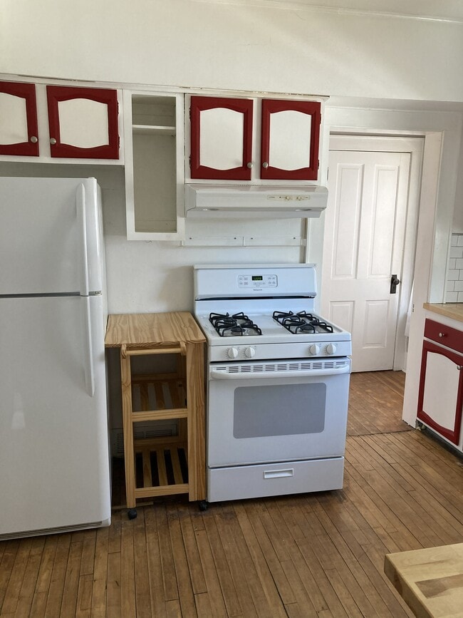 Building Photo - 121 W Maple St