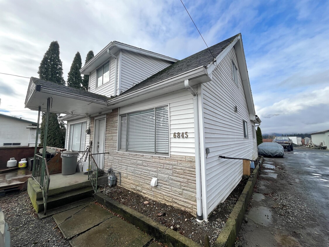 Primary Photo - 6845 Sumas Prairie Rd