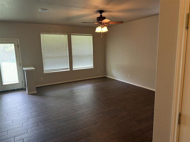 Foto del edificio - Large 4 bedroom / 2.5 bathroom home in Alamo Ranch