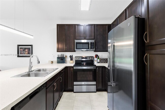 Building Photo - 6285 SW 47th Mnr