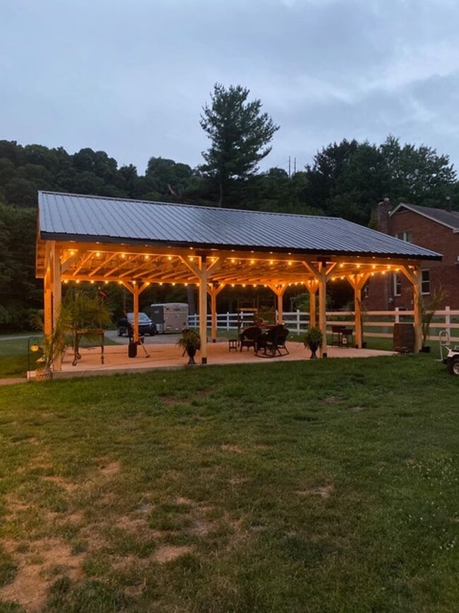 Building Photo - 5 Bedroom 2 1/2 Bath Home w/ Wrap Around P...