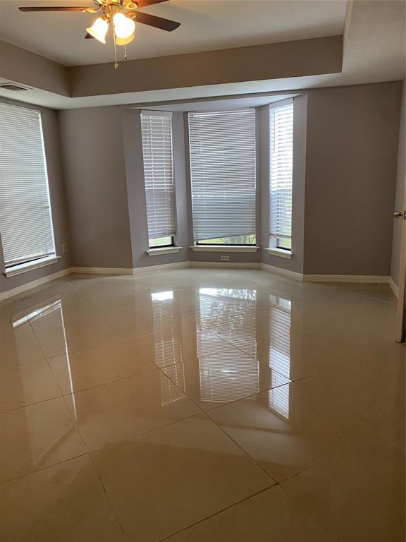 Building Photo - 2323 Willow Bend Dr
