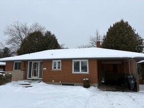 Building Photo - 84 Lauris Av