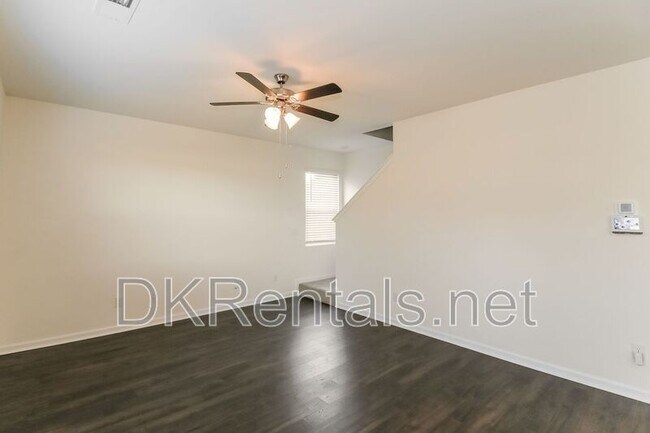 Foto del edificio - 520 Whitman Ln