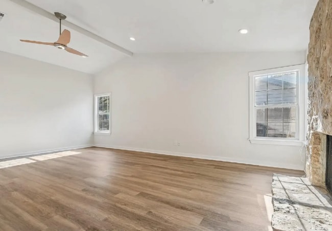 Foto del edificio - 5103 Ganymede Dr