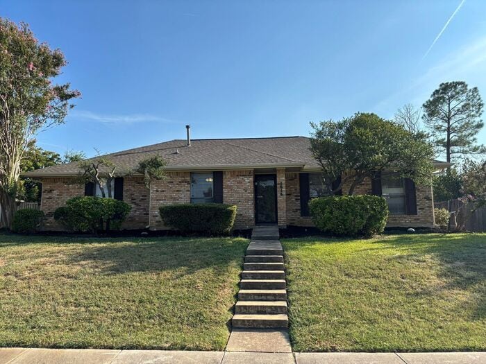 Primary Photo - 1616 St James Dr