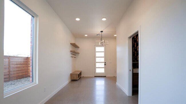 Foto del edificio - 605 N Idaho Ave