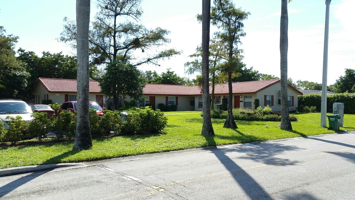 Building Photo - 8700 W Sample Rd