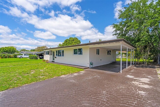 Foto del edificio - 741 NW 175th Dr
