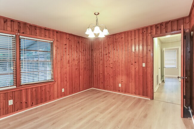 Building Photo - 624 26th Ave NW