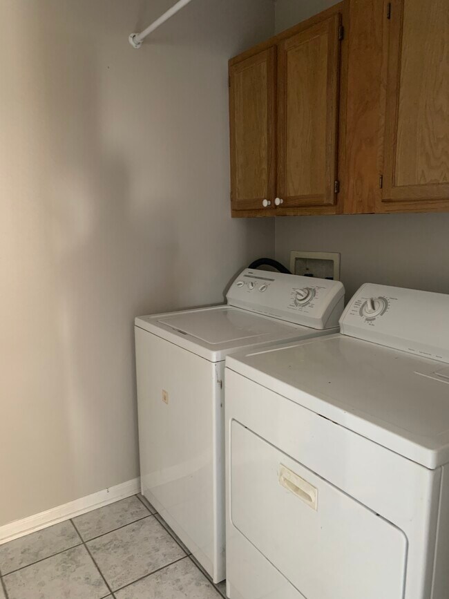 Building Photo - 1256 Briarridge Dr