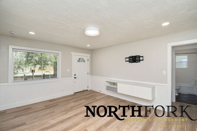 Foto del edificio - 2479 N Maple Grove Rd
