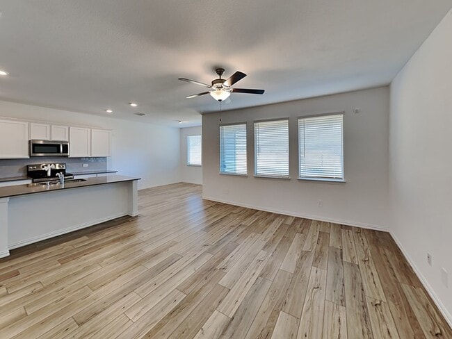 Foto del edificio - 6928 Falconer Way