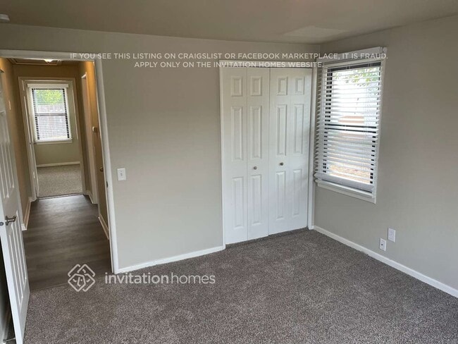 Building Photo - 2735 Locust Ave W