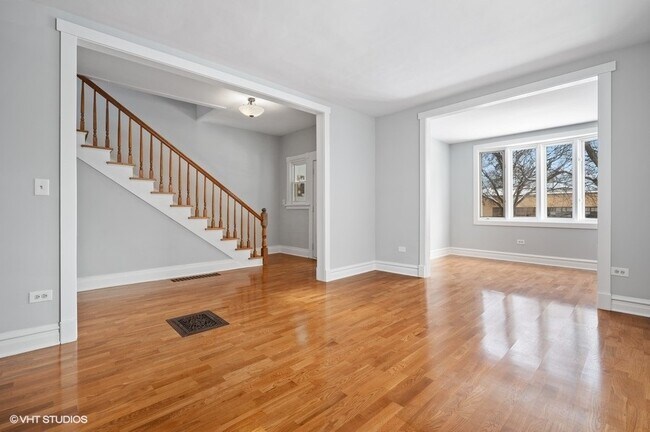 Building Photo - 4348 N Kostner Ave
