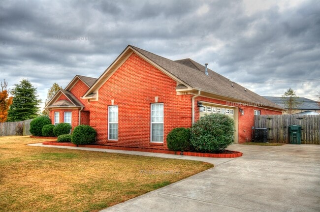 Foto del edificio - 176 Timber Oak Rd