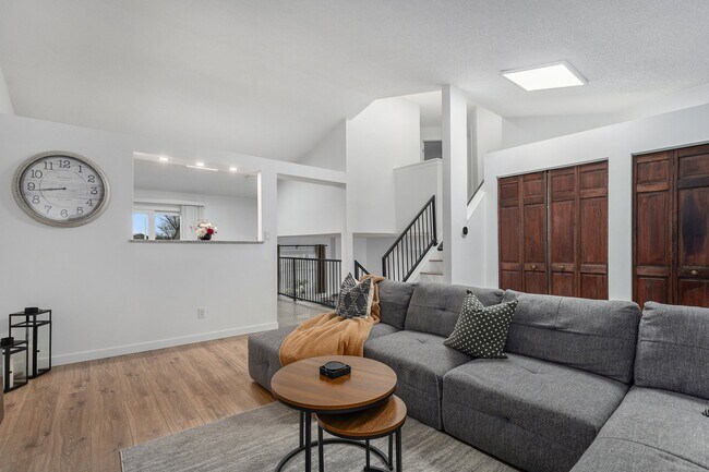 Foto del edificio - 12160 Birch St
