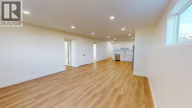 Building Photo - 93 Sunset Dr