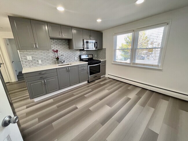 Glass Tiled Backsplash - 25 Tuttle St