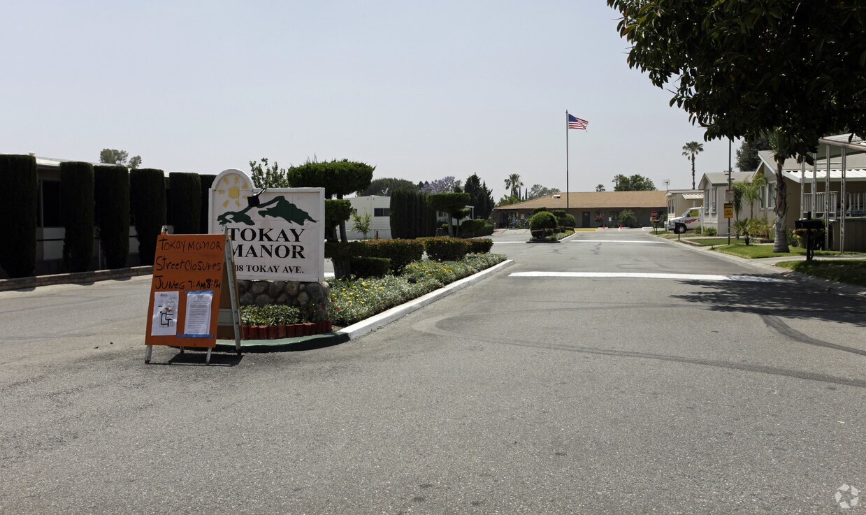 Primary Photo - Tokay Manor
