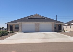 Building Photo - 128 Chisum Dr