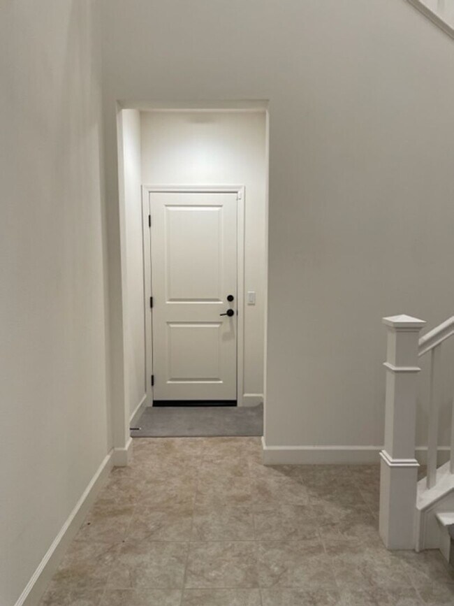 Foto del edificio - Three bedroom home in Irvine