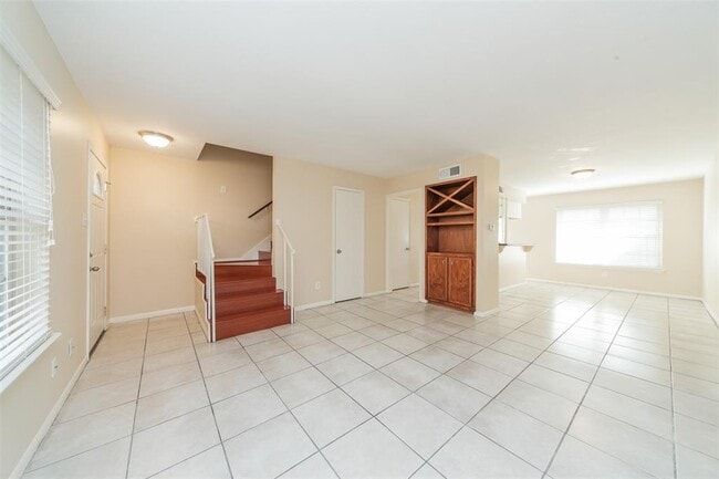Building Photo - 515 Tallowood Rd