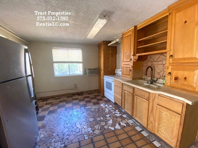 Building Photo - Willoughby 145