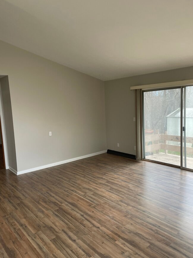 Building Photo - 1616 Maxen Dr