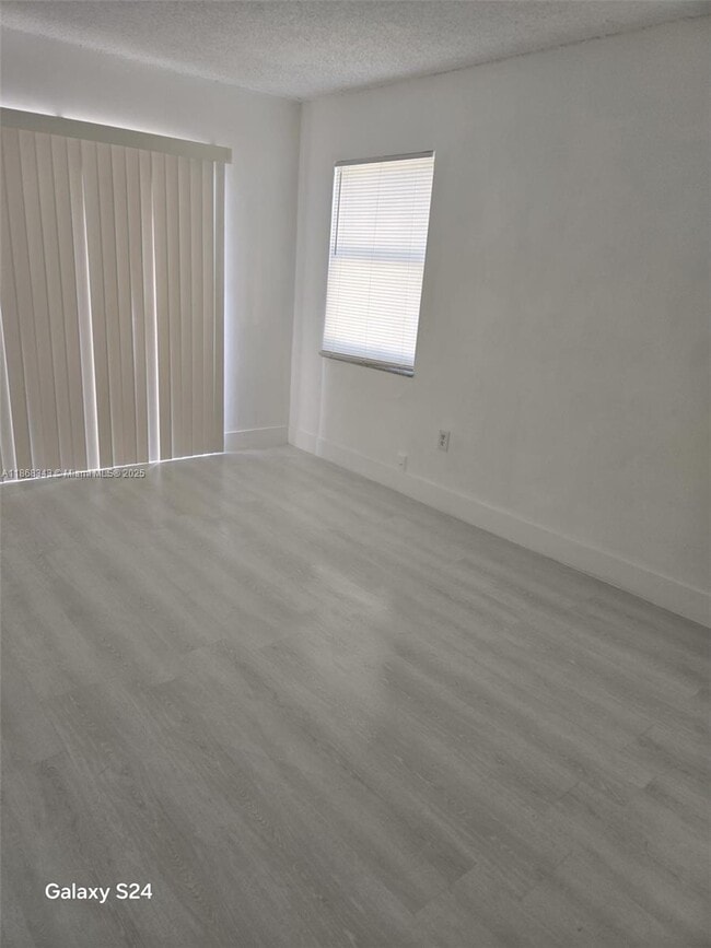 Foto del edificio - 1000 W 28th St