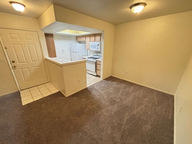 Foto del edificio - Spacious 1BED/1BATH 2nd floor Condo in La Posada at Summerlin.