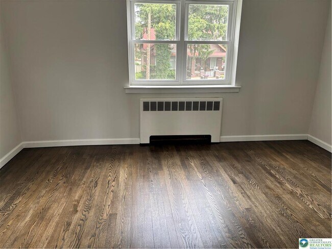 Foto del edificio - 307 E Lexington St