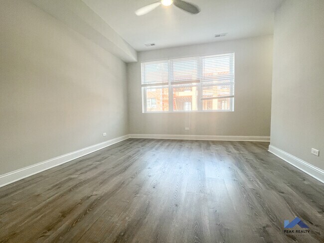 Foto del edificio - 3108 N Milwaukee Ave