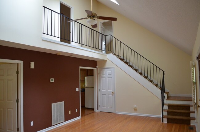 Building Photo - 1304 College Heights Rd