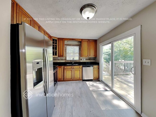 Building Photo - 215 Simpson Dr NE