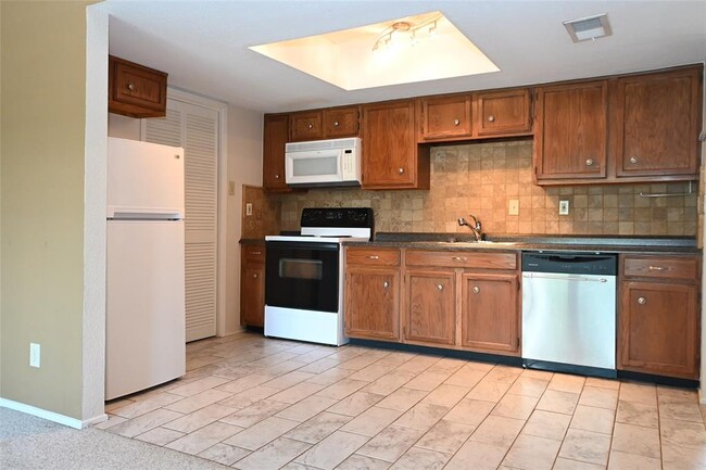 Building Photo - 14777 Wunderlich Dr