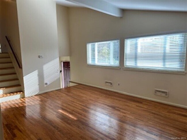 Building Photo - 423 Springvale Rd