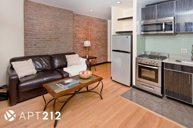 Building Photo - 240 E 28th St