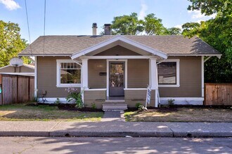 Building Photo - 8316 SE Raymond Ct