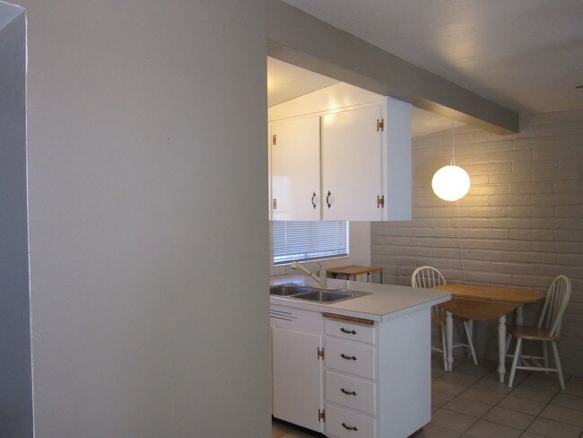 Designer colors in Dining area/Livg rm - 5505 E Bellevue St
