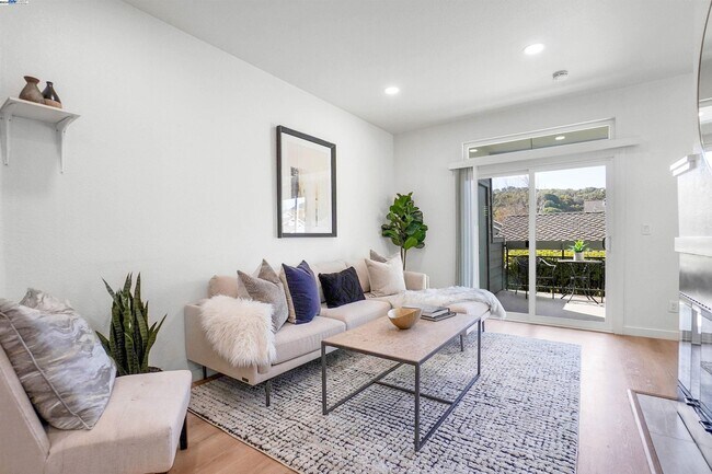 Foto del edificio - 8145 Mountain View Dr