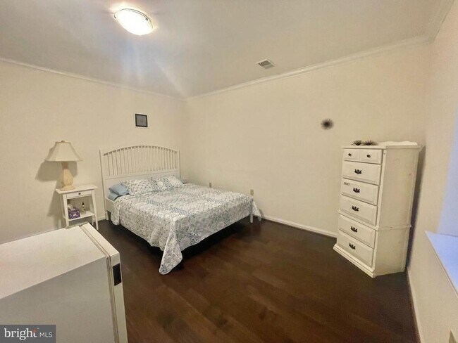 Foto del edificio - 8526 Raglan Rd